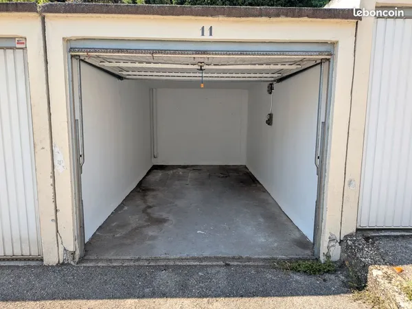 GARAGE fermé Lyon-Vaise