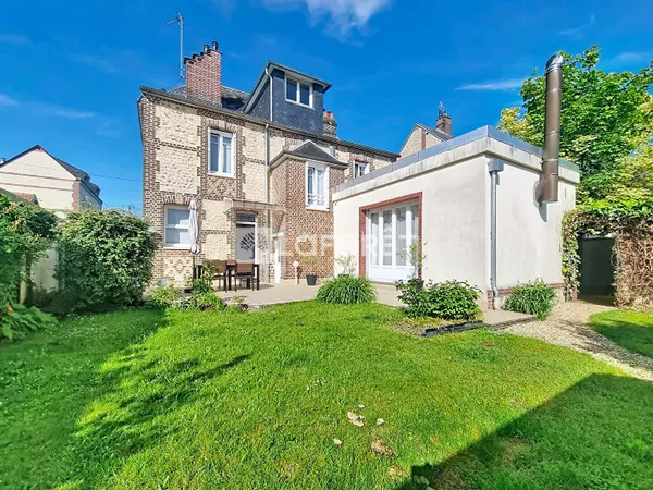 Maison 8 pièces 214 m²