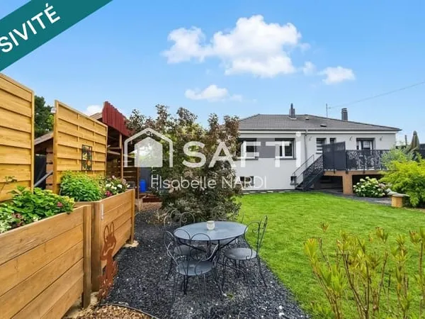 Laissez-vous séduire par les beaux volumes et les finitions irréprochables de cette maison individue
