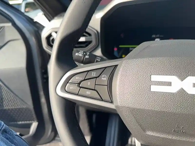 Dacia Bigster mild hybrid 140 — photo 12