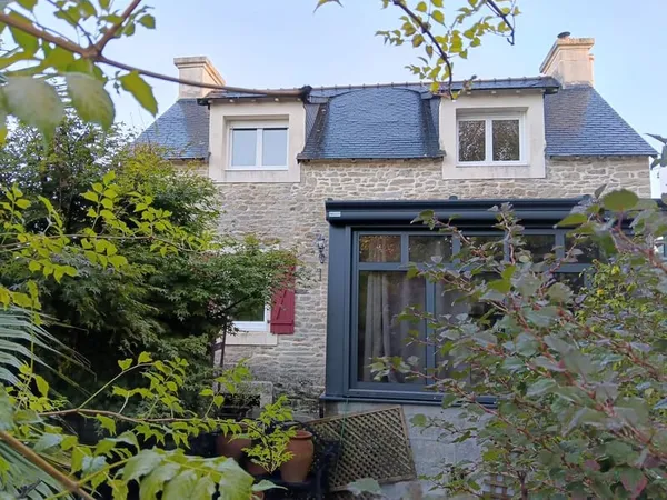 Maison en pierre en campagne