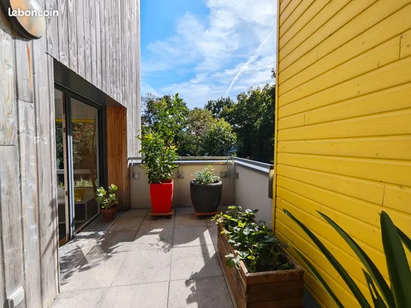 T4 Duplex 90 m² lumineux - terrasse sud, 2 parkings