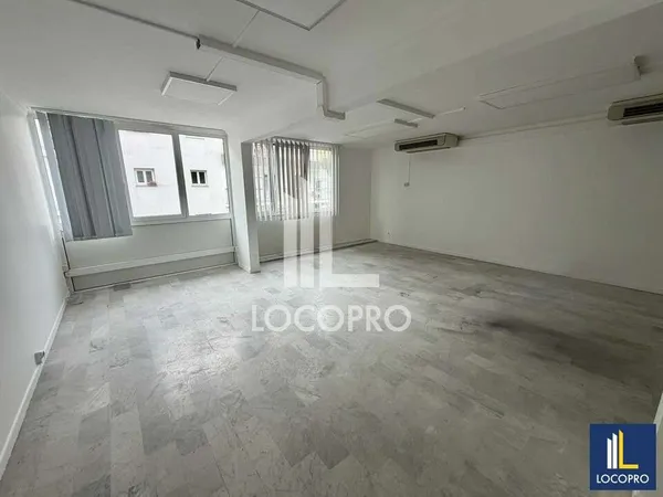 À louer, un plateau de bureaux de 300 m² occupant