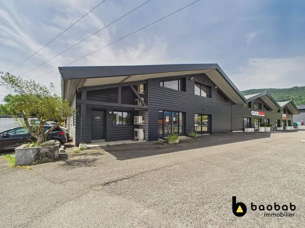 Local commercial 575 m²