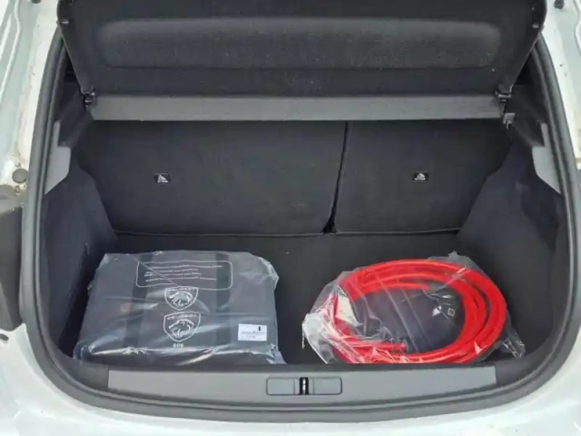 Peugeot 208 e- 136ch active — photo 5