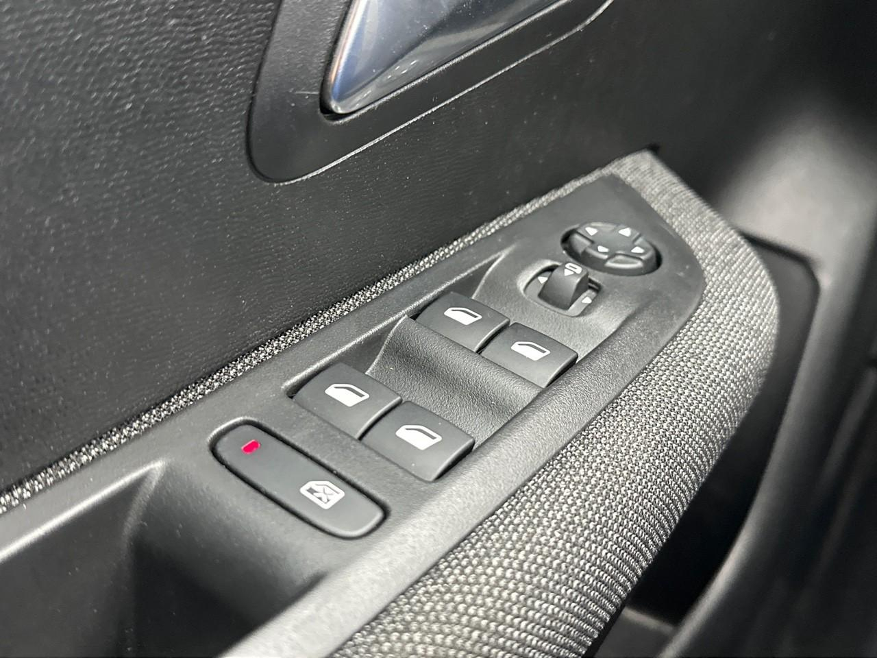 Peugeot 208 puretech 100 s&s bvm6 style — photo 15