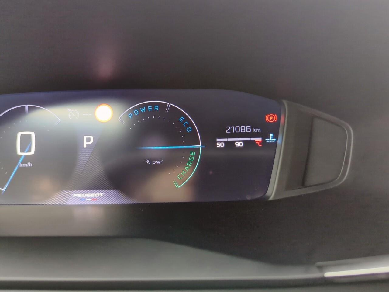 Peugeot 2008 hybrid 145 e-dcs6 allure — photo 23