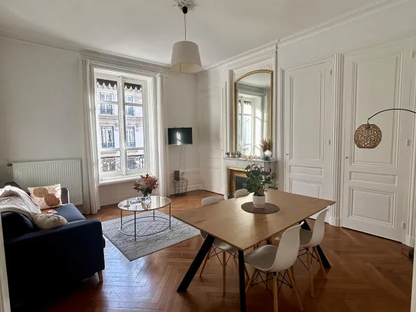 Propose place en colocation appartement 74m² 6ème