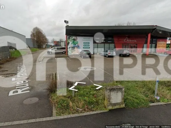 Local commercial 1 805 m²