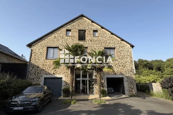 Maison 8 pièces 300 m²