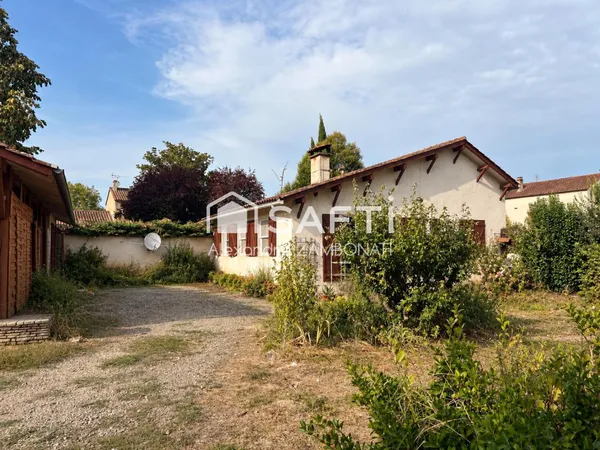 Maison de plain-pied sur 1 427 m² de terrain