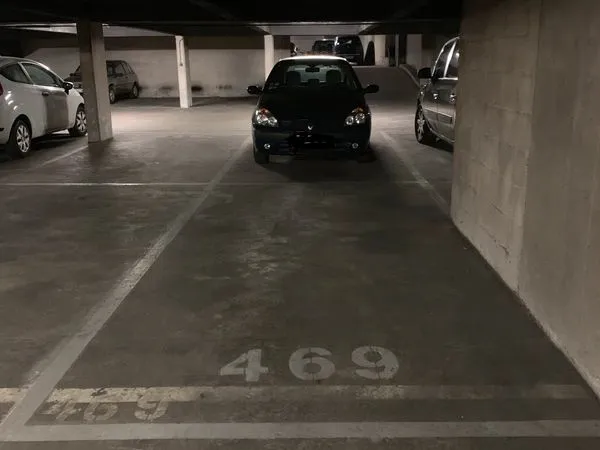 Vends - place de parking - quartier Convention/Vaugirard - Paris 15eme