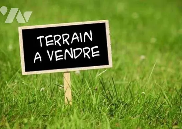 Terrain 700 m²