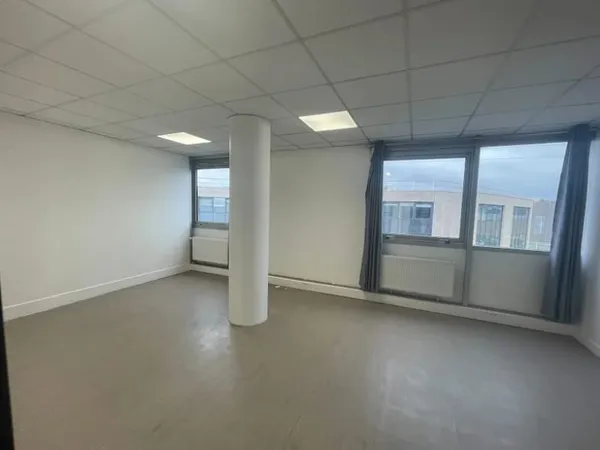 Bureau 150 m²