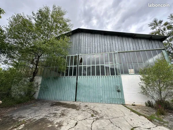 Location hangar