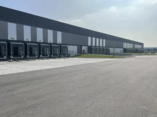 Entrepôt 48479 m²
