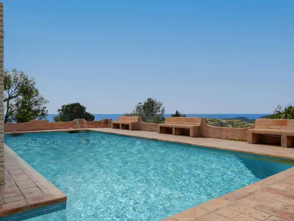 VENTE - CASSIS - MAISON - 4 CHAMBRES - PISCINE - VUE MER ET CALANQUES