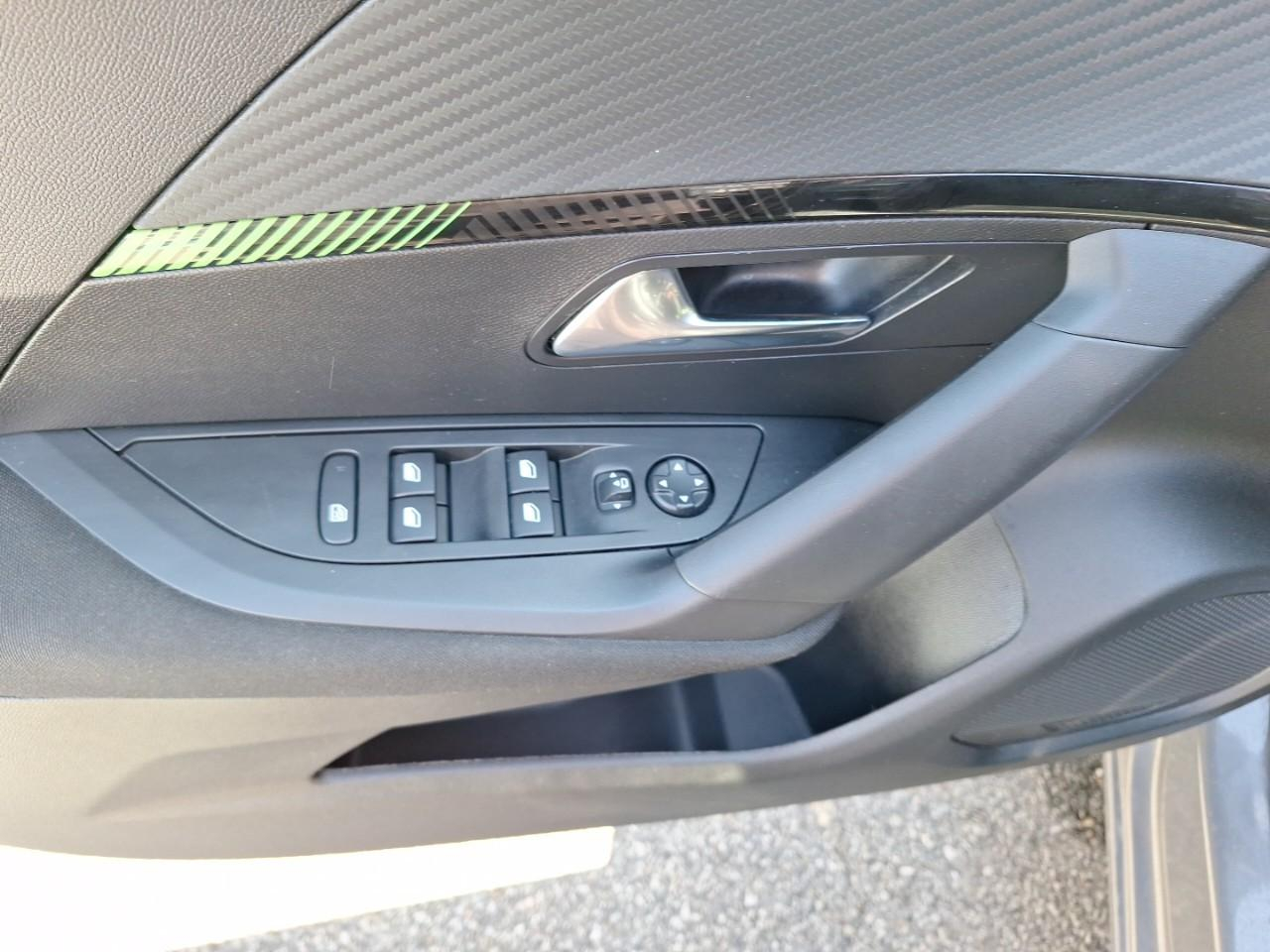 Peugeot 2008 1.2 puretech 100ch s&s active — photo 12