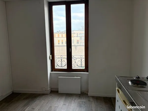 Studio de 18 m² dans un bel immeuble ancien