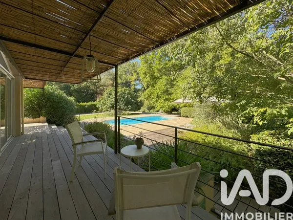 Maison 8 pièces 250 m²