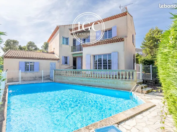 Maison 6 pièces 240 m²