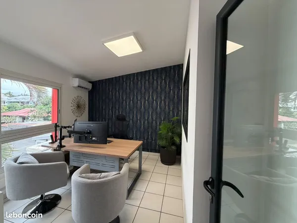 Local 49 m² à La Possession - forte visibilité RN1 (Route du Littoral)