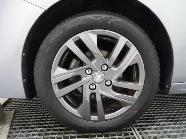 Peugeot 208 1.2 puretech 75ch s&amp;s active business — photo 10