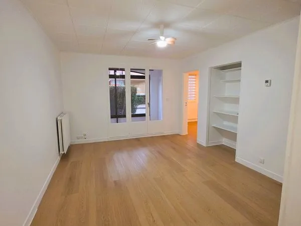 Appartement 2 pièces 37 m2 (31m2 loi Carrez) Saint-Cyr-sur-Mer 83270 · Quartier Le Plan de la Mer + 