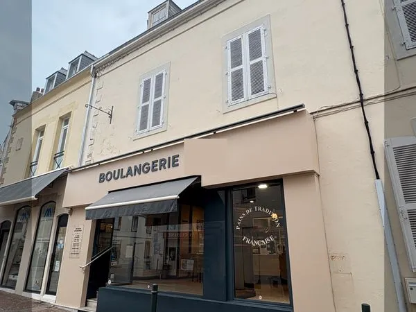 IMMEUBLE 295 m² A PORNIC - 3 APPARTEMENTS + 2 LOCAUX COMMERCIAUX