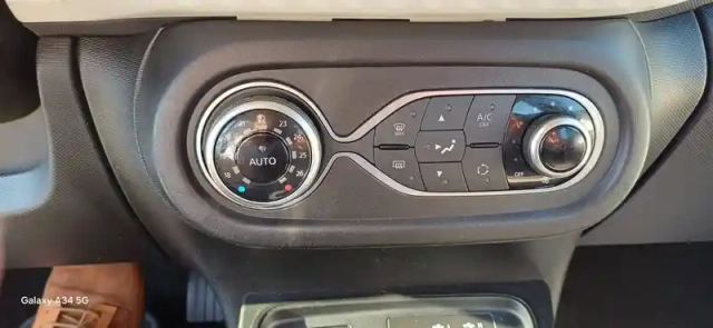 Renault Twingo iii e-tech — photo 12