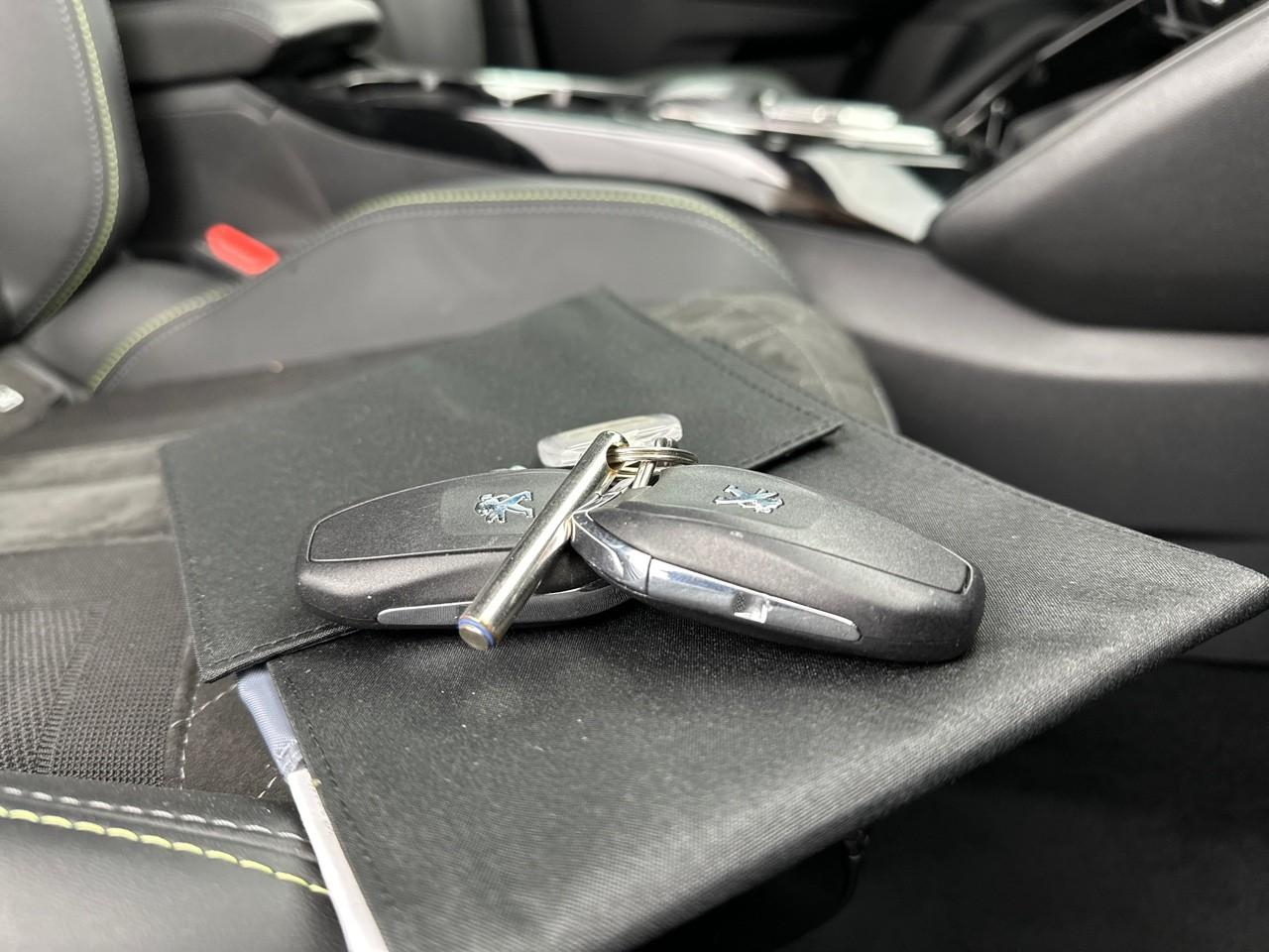 Peugeot 2008 puretech 130 s&s eat8 gt pack — photo 36