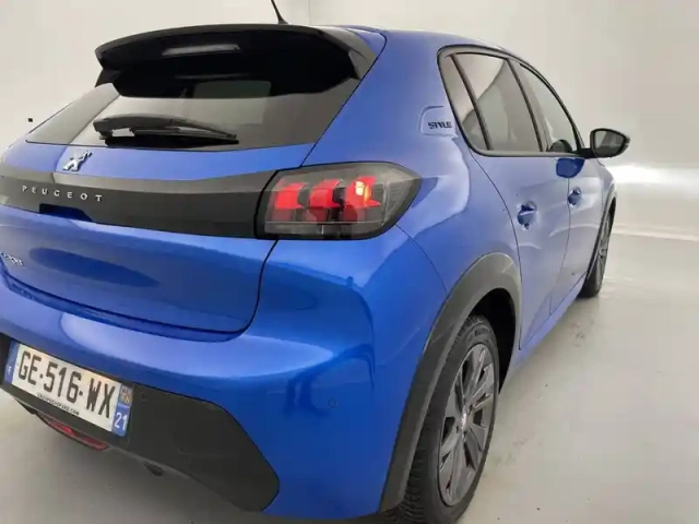 Peugeot 208 electrique 50 kwh 136ch — photo 32