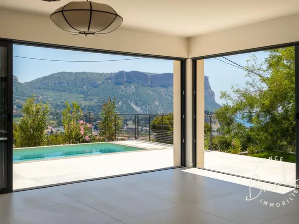 Vends villa - 150 m² - 6 pièces, 5 chambres - Cassis 13260