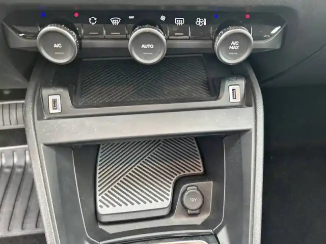 Citroën C4 e- 136 ch automatique — photo 23
