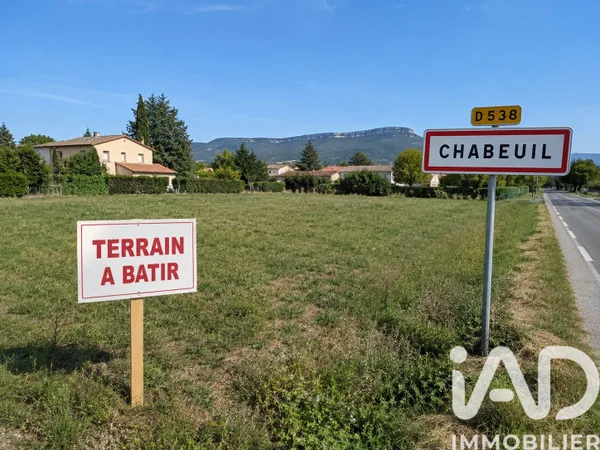 Terrain 704 m²