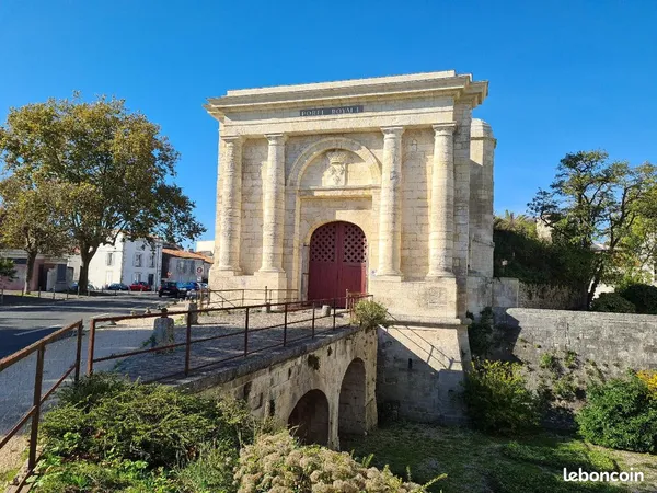 LA ROCHELLE CENTRE - STUDIO 19 m² RÉNOVÉ - 157 000