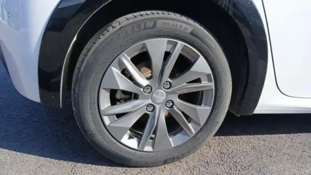Peugeot 208 electrique 50 kwh 136ch — photo 15