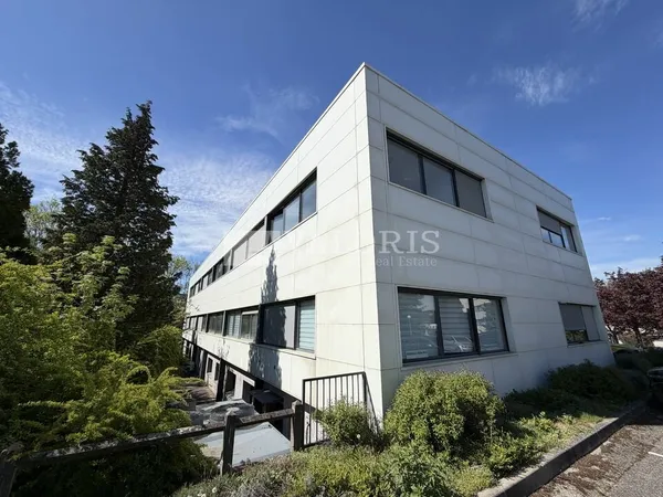 Local professionnel 340 m²