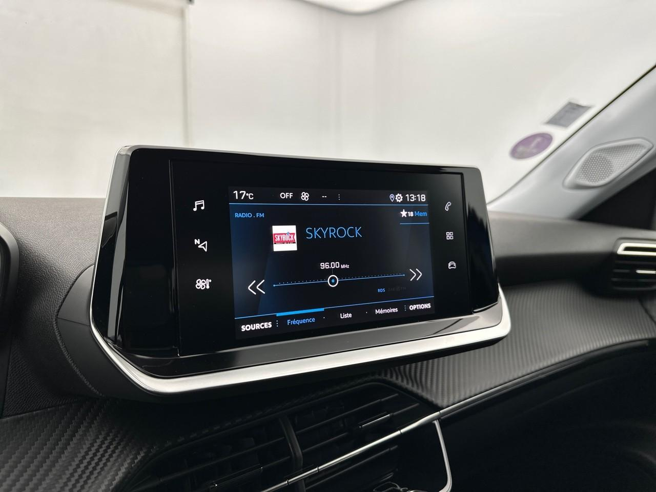 Peugeot 2008 puretech 100 s&s bvm6 style — photo 11
