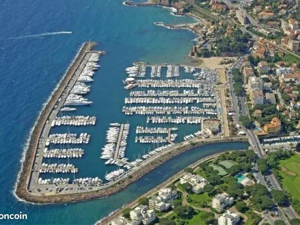 Emplacement bateau à Mandelieu
