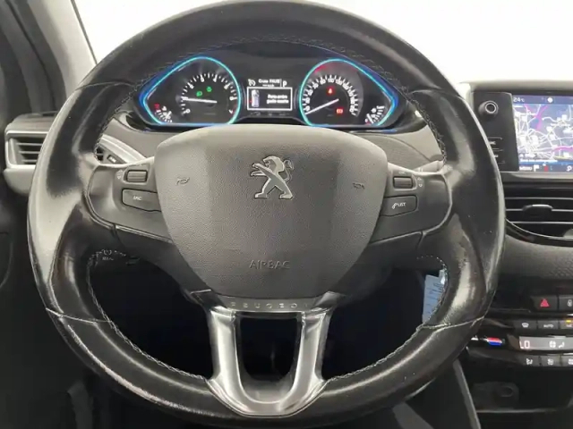 Peugeot 2008 1.2 puretech 110ch s&amp;s eat6 — photo 23