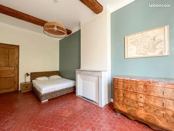Appartement 78 m2 / 2 chambres / rénové dans le charme de l'ancien / basse ville