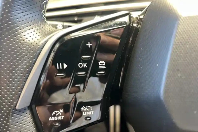 Peugeot 3008 hybrid 136 e-dcs6 — photo 26