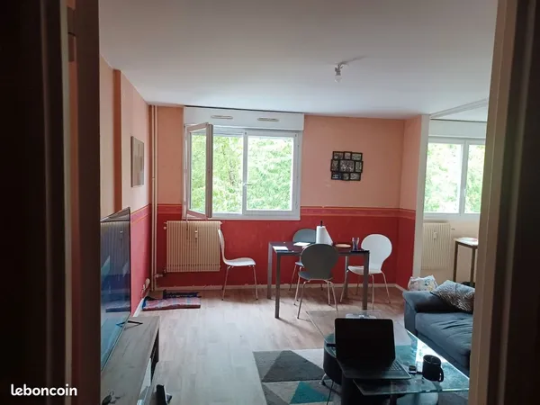Location de chambres + communs partagés. Internet, électricité, chauffage, eaux chaude et froide com