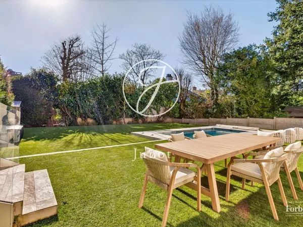 Maison 10 pièces 310 m²