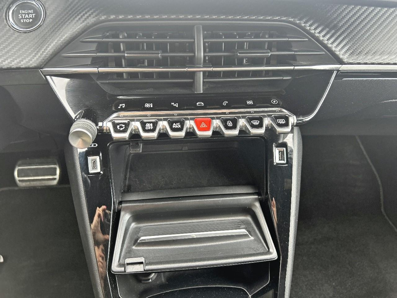Peugeot 208 e-208 136ch gt — photo 17