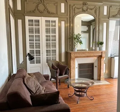 Beau studio meublé à louer dans le quartier Henriville