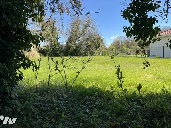 Terrain 859 m²