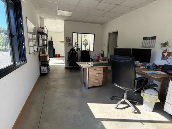 Bureau 300 m²