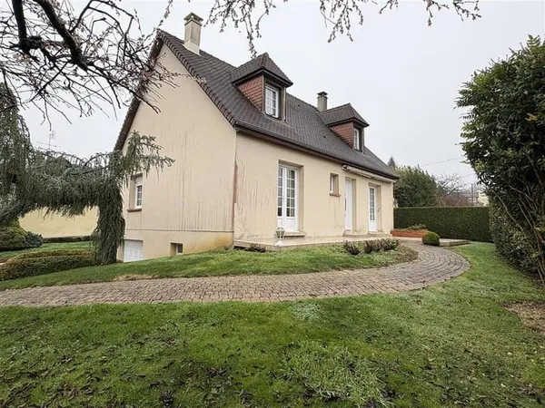 Découvrez cette maison à vendre à Gacé, charmante commune si